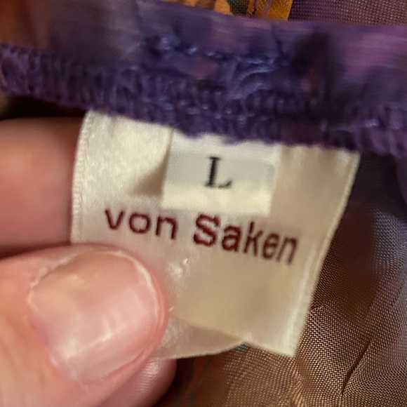 VON SAKEN VTG Sarong with adjustable panel. Size L. 100 percent polyester - Picture 8 of 9